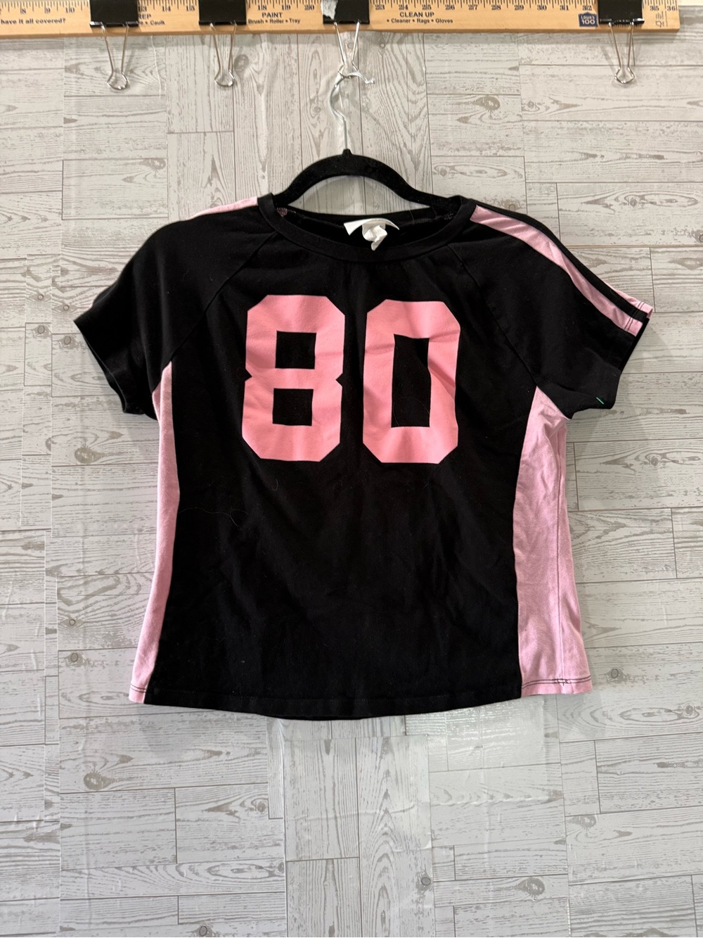 Black & Pink '80' Cropped Sport Tee